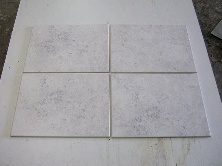 0046 Fliser i hvid/lys grå | Sanderum-Otterup Murerforretning
